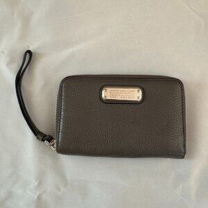 Marc by Marc Jacobs Classic Q Wristlet Wallet - Pebbled Leather